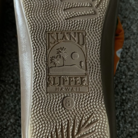 Orange island slipper shoes size 8. - Picture 5 of 5